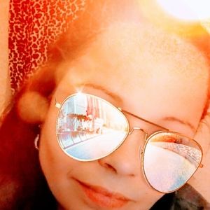 Meet your Posher, April